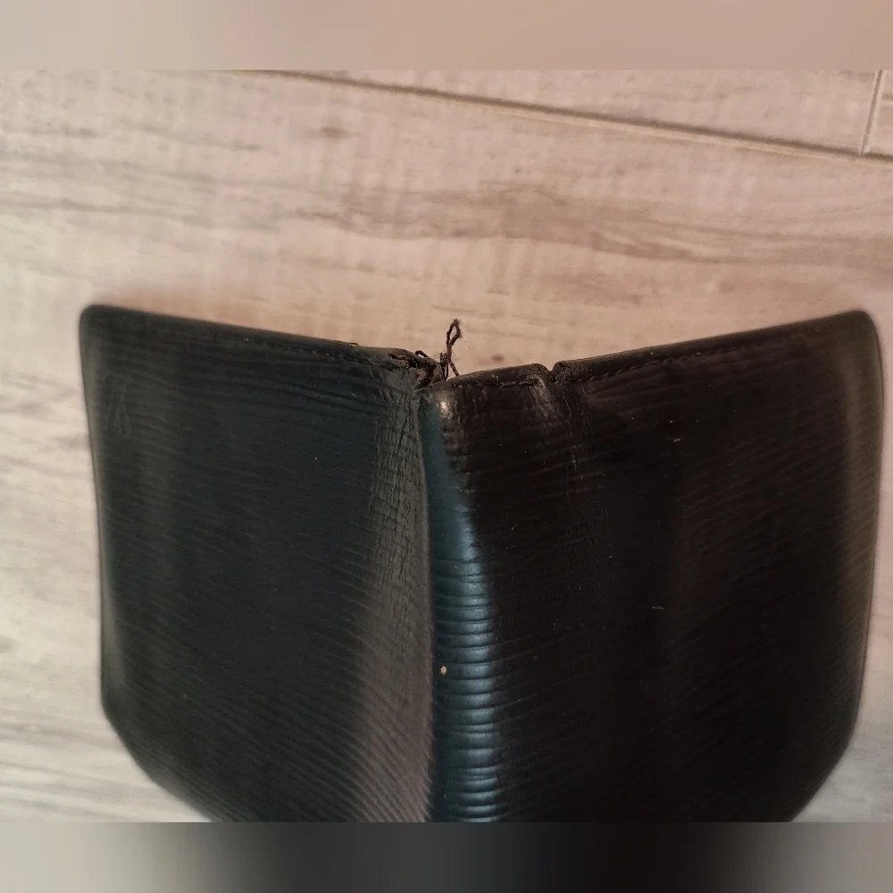 LOUIS VUITTON Marco Black Epi Leather BiFold Wallet